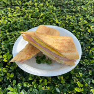 Pan con Tortilla Jamón y Queso